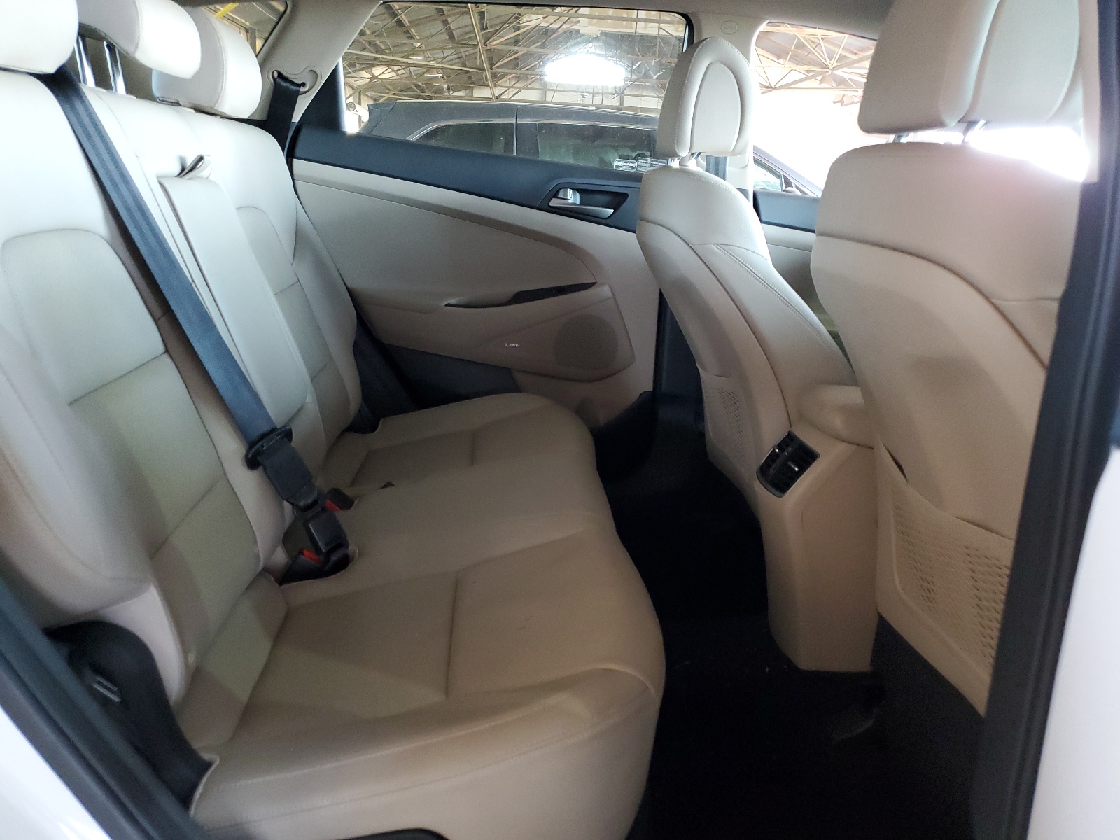 KM8J33A4XJU759355 2018 Hyundai Tucson Sel