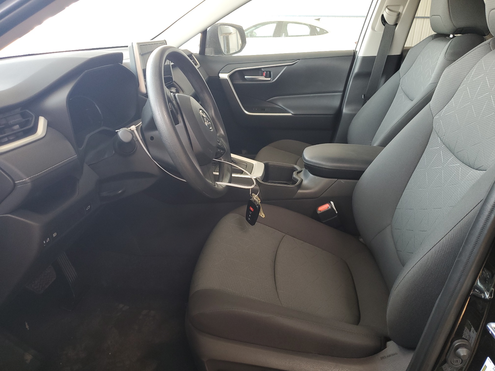 2T3W1RFV0RC267843 2024 Toyota Rav4 Xle