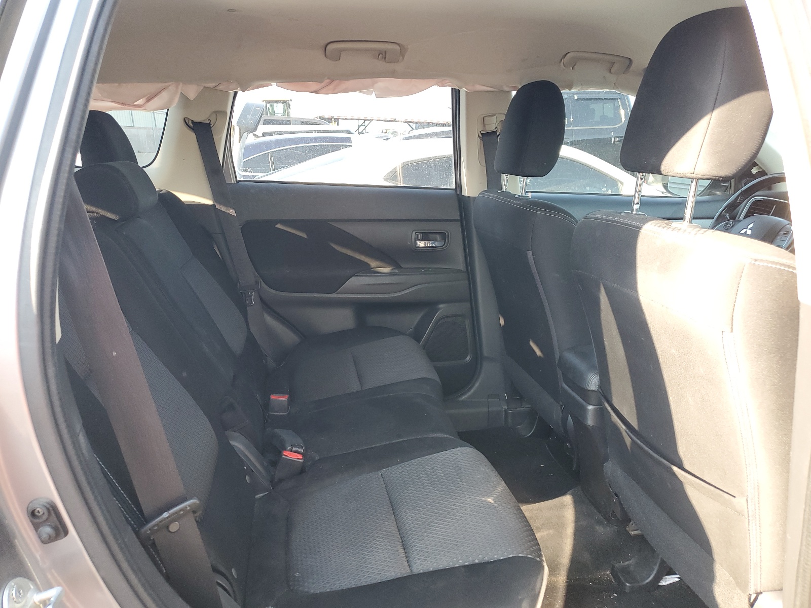 JA4AZ2A38HZ013143 2017 Mitsubishi Outlander Es