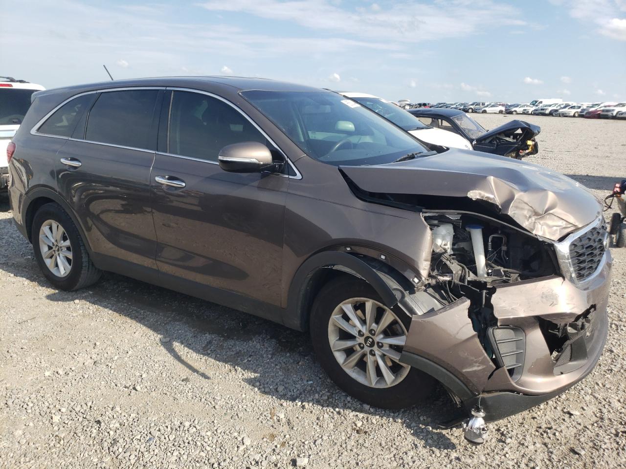 VIN 5XYPG4A3XKG563547 2019 KIA SORENTO no.4