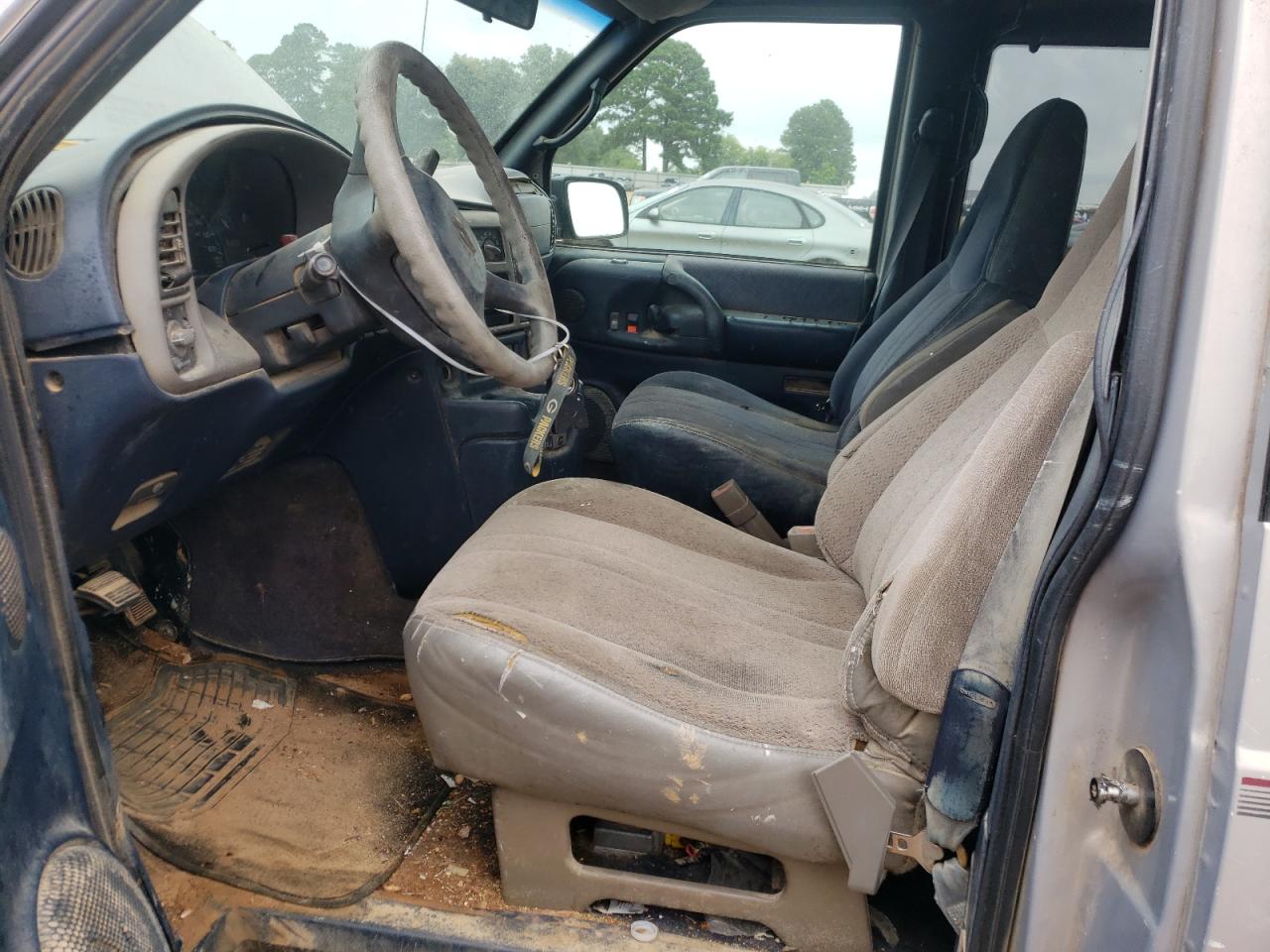 2000 Chevrolet Astro VIN: 1GNDM19W9YB143880 Lot: 63498494