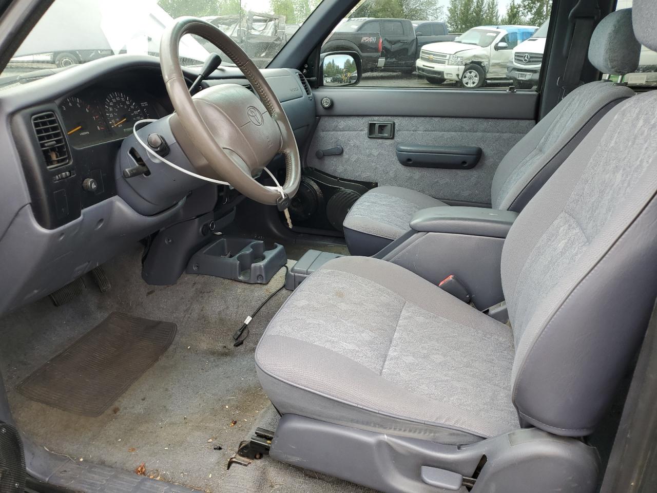 2000 Toyota Tacoma Xtracab VIN: 5TEVL52N3YZ697999 Lot: 62730394