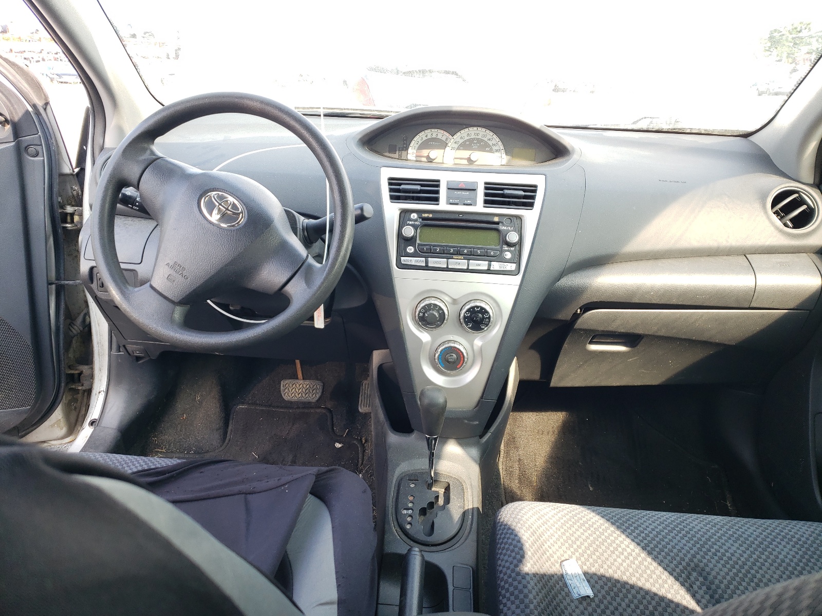 JTDBT923471018548 2007 Toyota Yaris