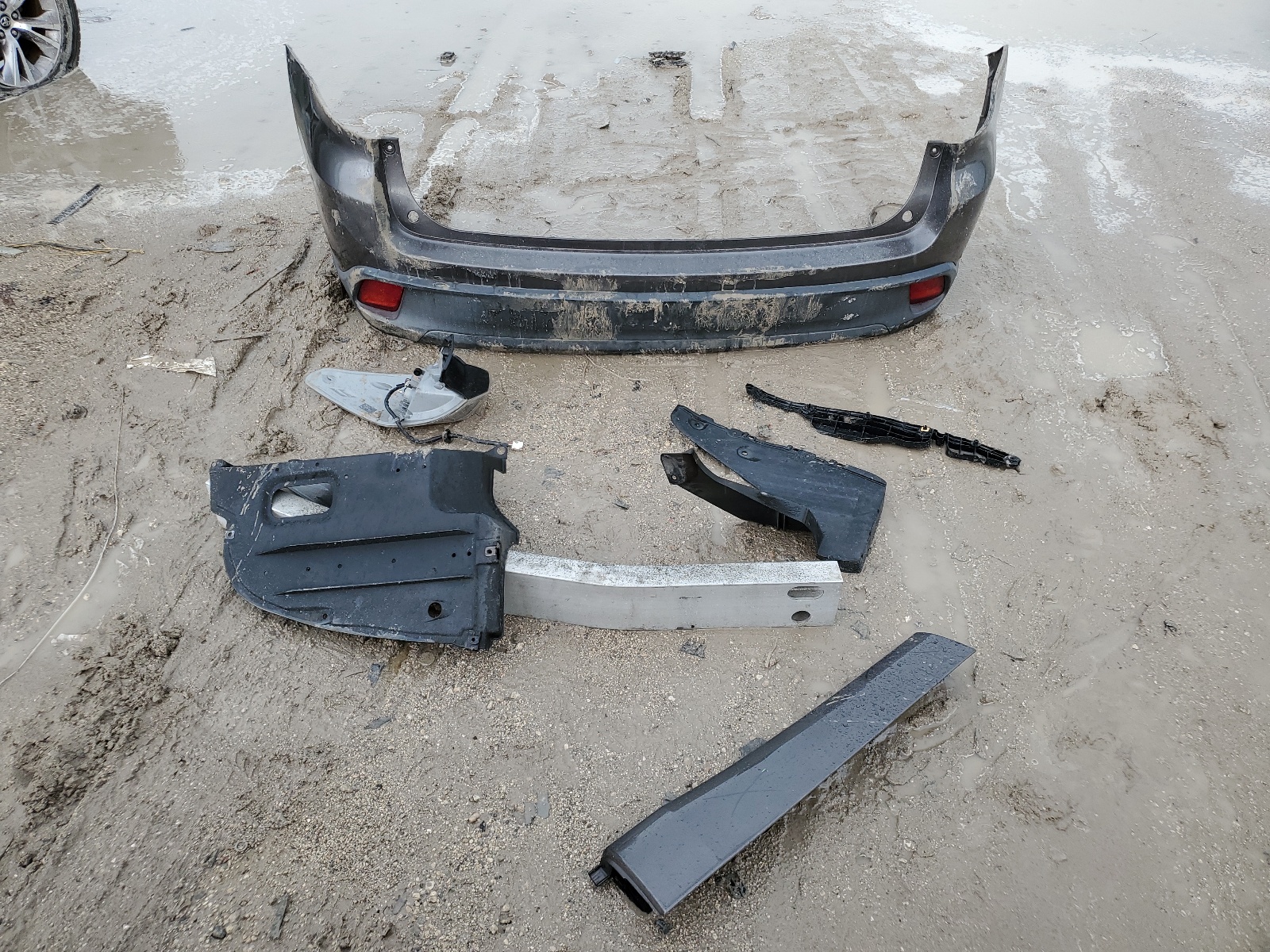 5TDBKRFH8GS338161 2016 Toyota Highlander Le