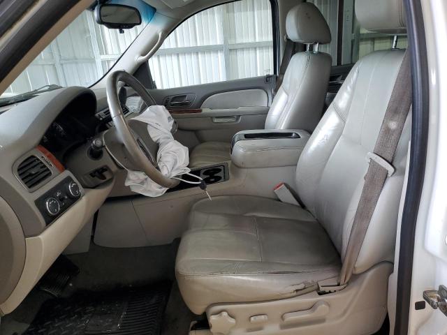  CHEVROLET SUBURBAN 2012 Белы