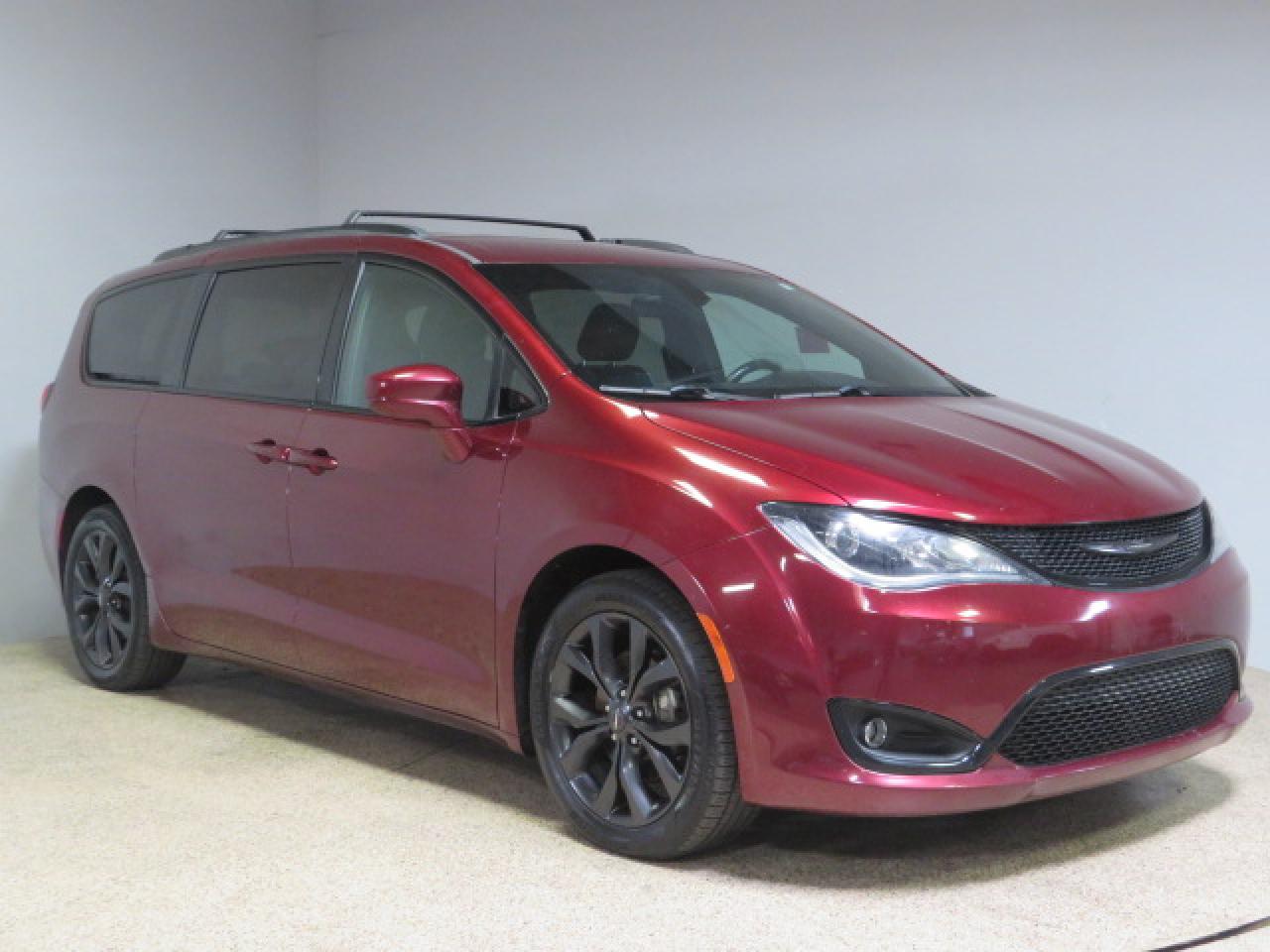 2018 Chrysler Pacifica - Image 1