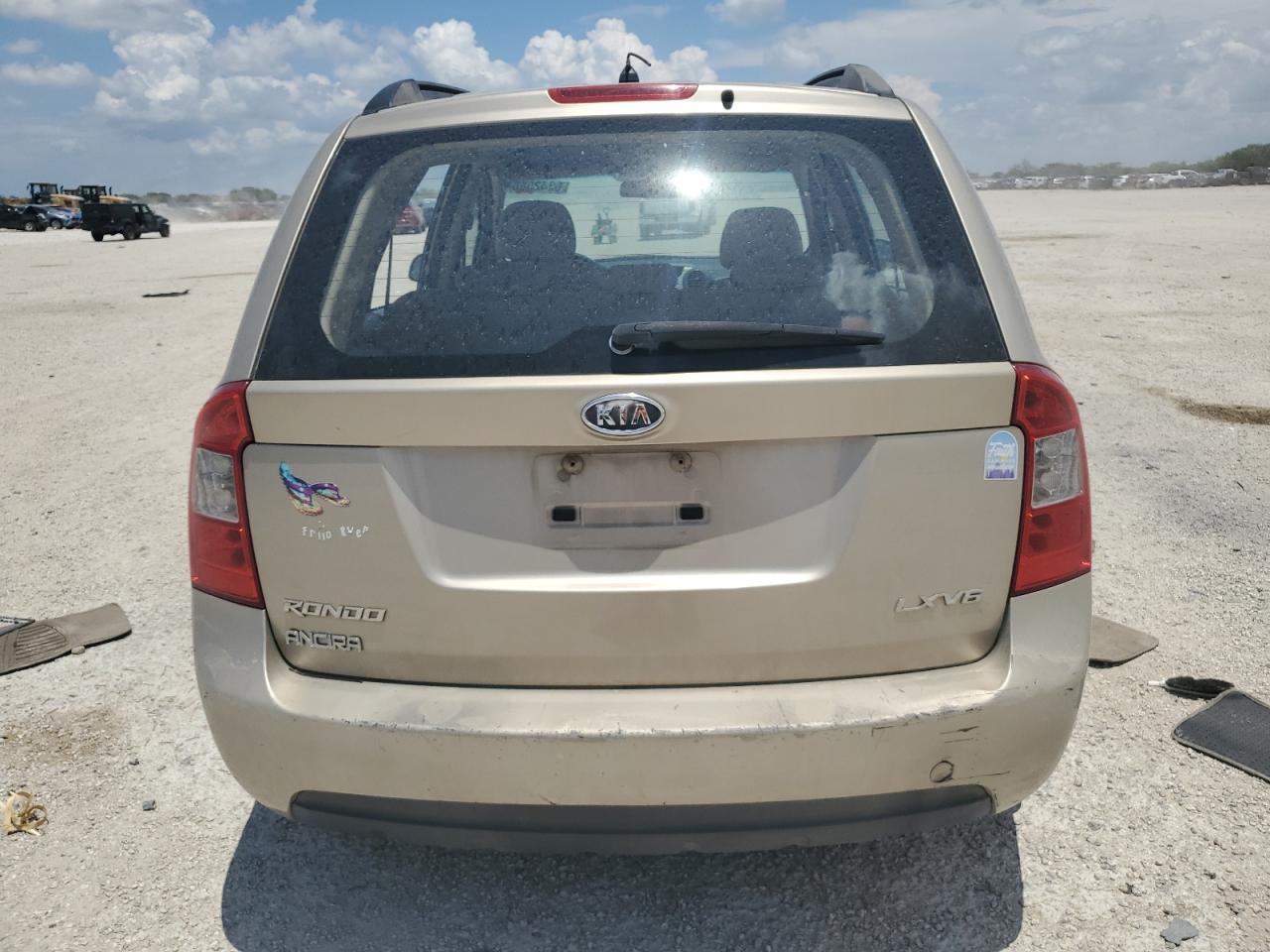 2008 Kia Rondo Lx VIN: KNAFG526987171155 Lot: 62425864