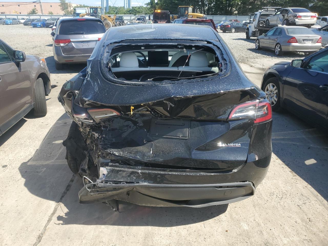 7SAYGDEF5RF022452 2024 Tesla Model Y