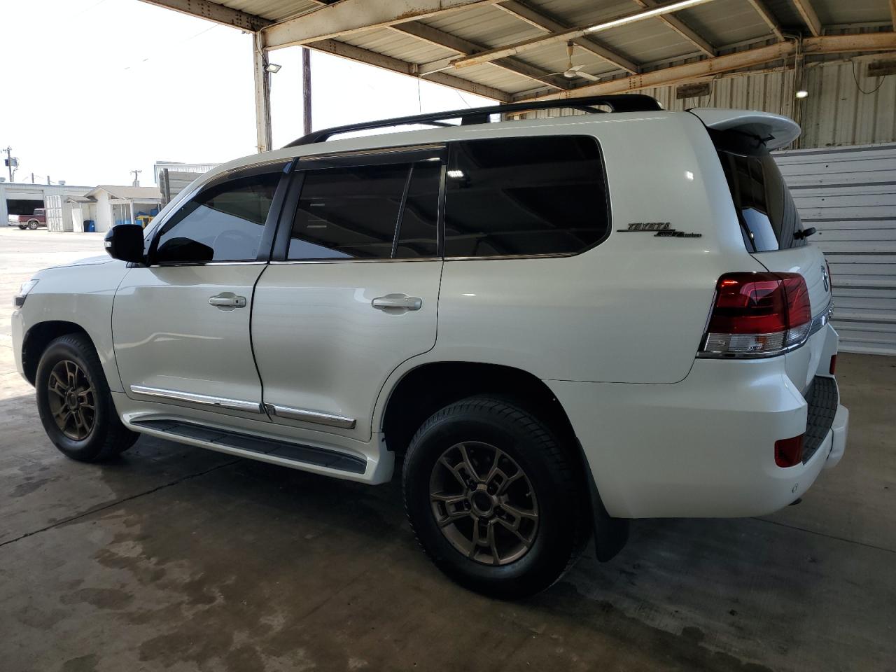 2020 Toyota Land Cruiser Vx-R VIN: JTMCY7AJ6L4086756 Lot: 65809234