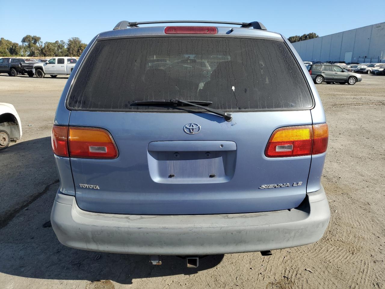 2000 Toyota Sienna Le VIN: 4T3ZF13C5YU224681 Lot: 61453624