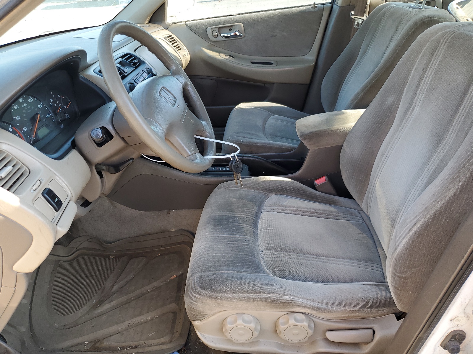 1HGCG5645YA036709 2000 Honda Accord Lx