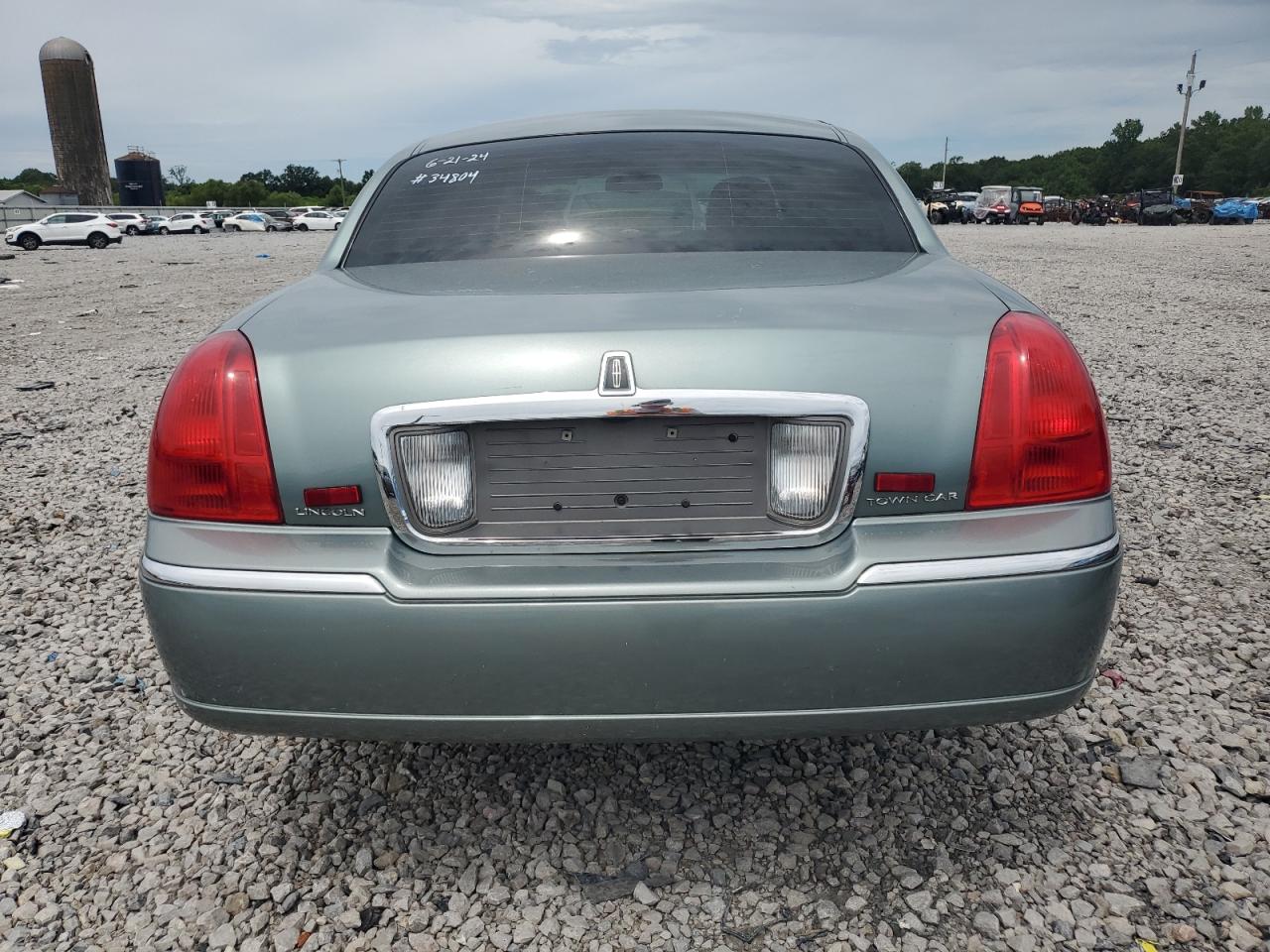 2006 Lincoln Town Car Signature Limited VIN: 1LNHM82V86Y626139 Lot: 63224404