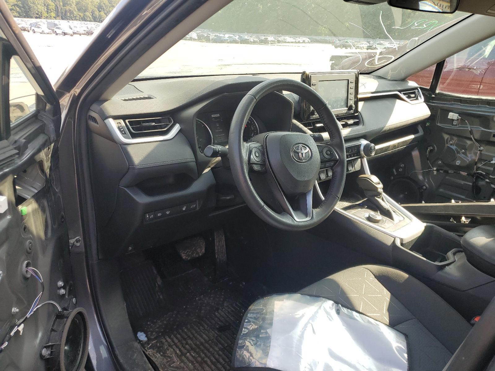 2T3RWRFV9NW133095 2022 Toyota Rav4 Xle