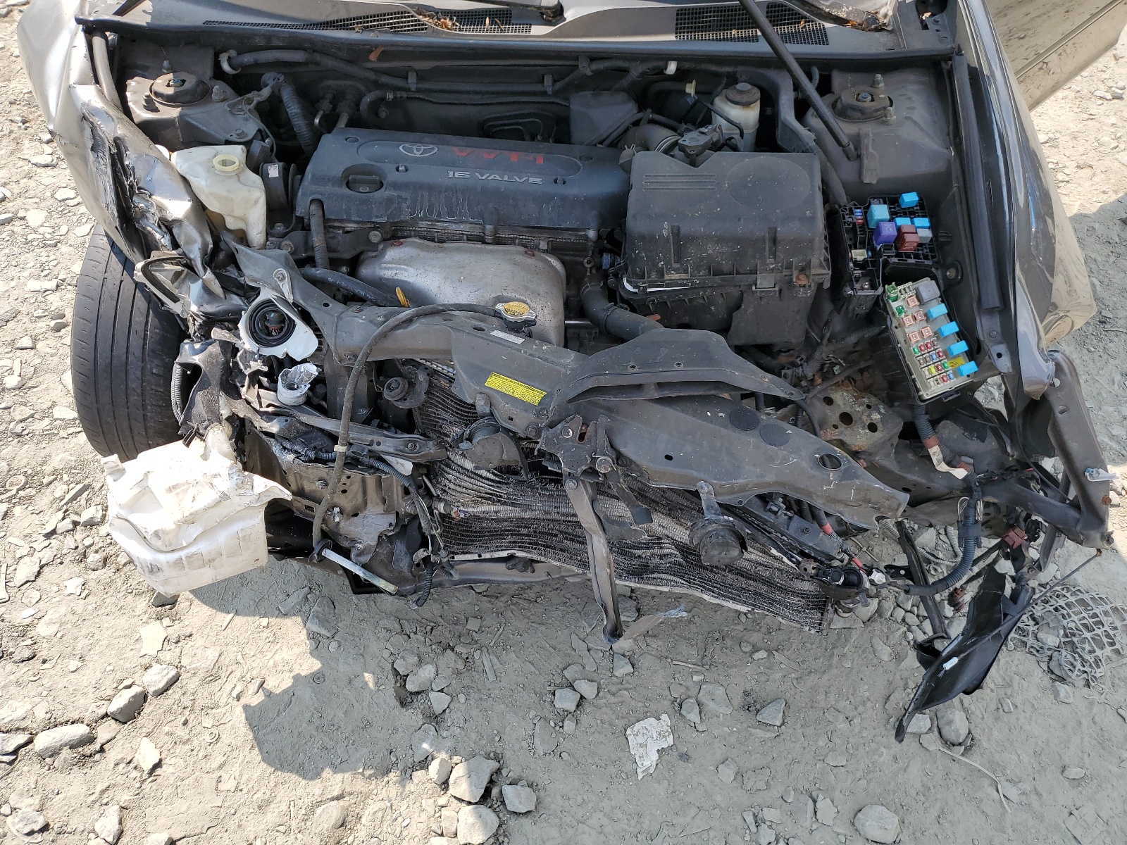 4T1BE32K74U935729 2004 Toyota Camry Le