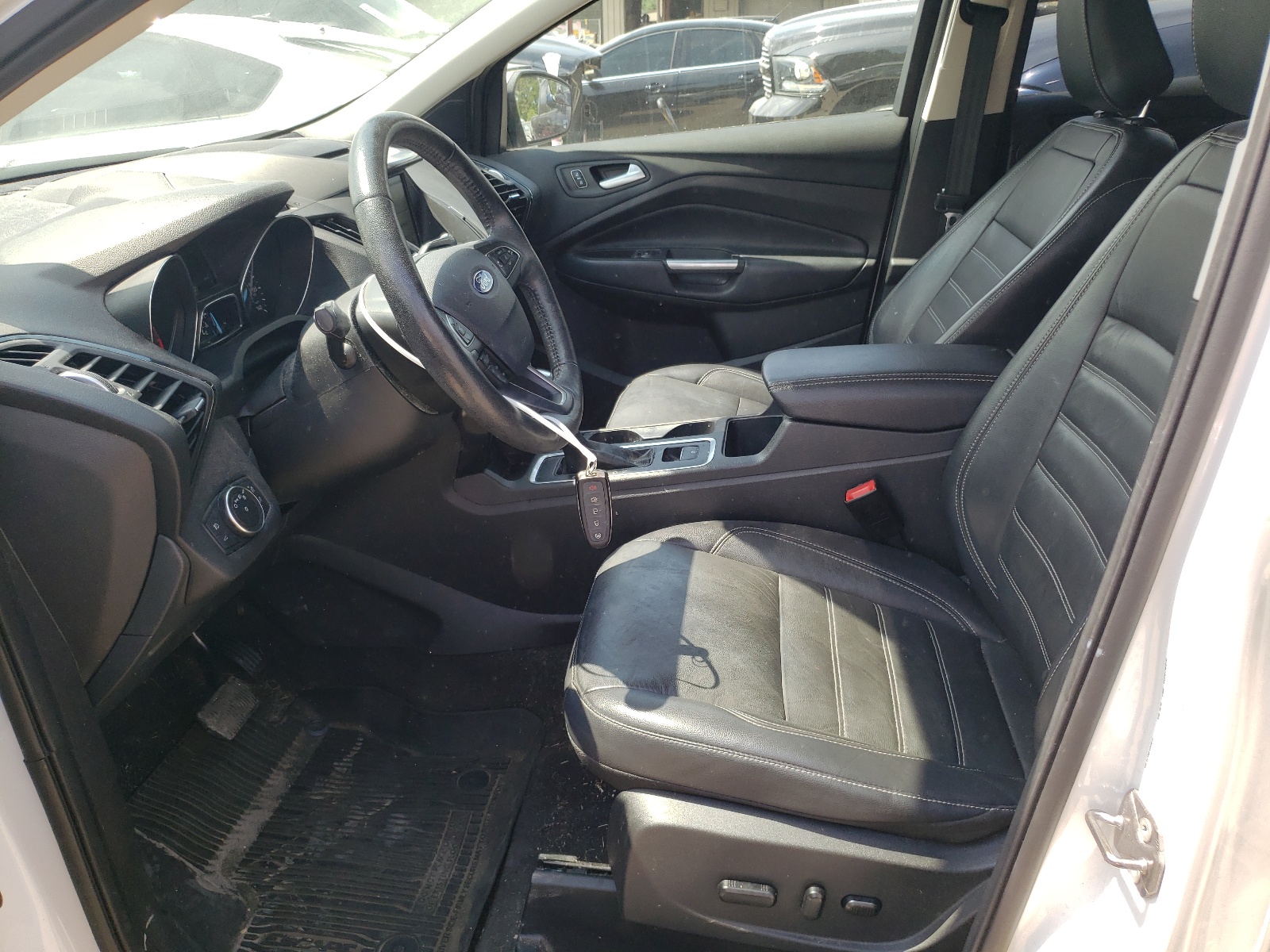 1FMCU9J94JUD46819 2018 Ford Escape Titanium