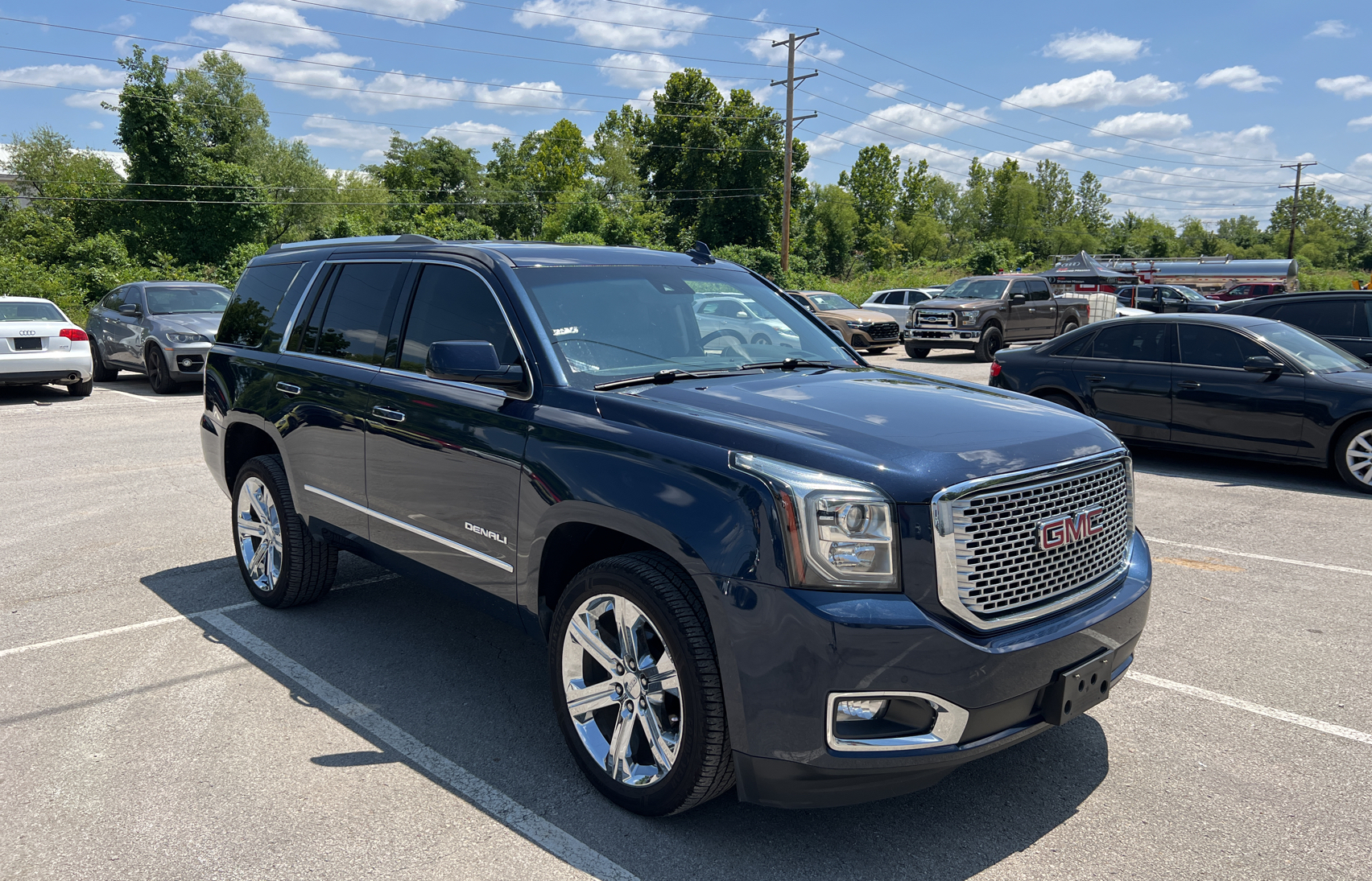 2017 GMC Yukon Denali vin: 1GKS2CKJ6HR201245