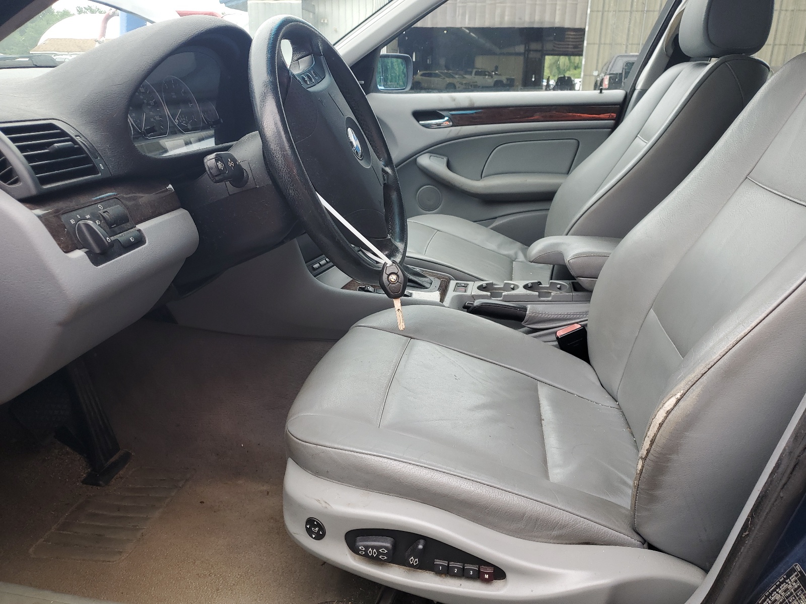 WBAEW53494PN32745 2004 BMW 330 Xi