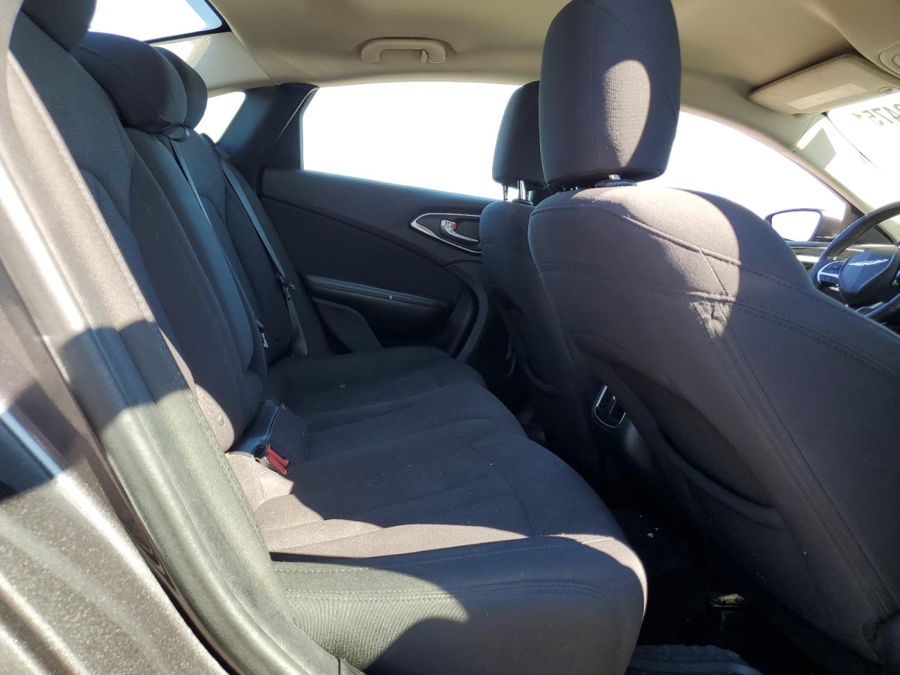 2015 Chrysler 200 - Image 10