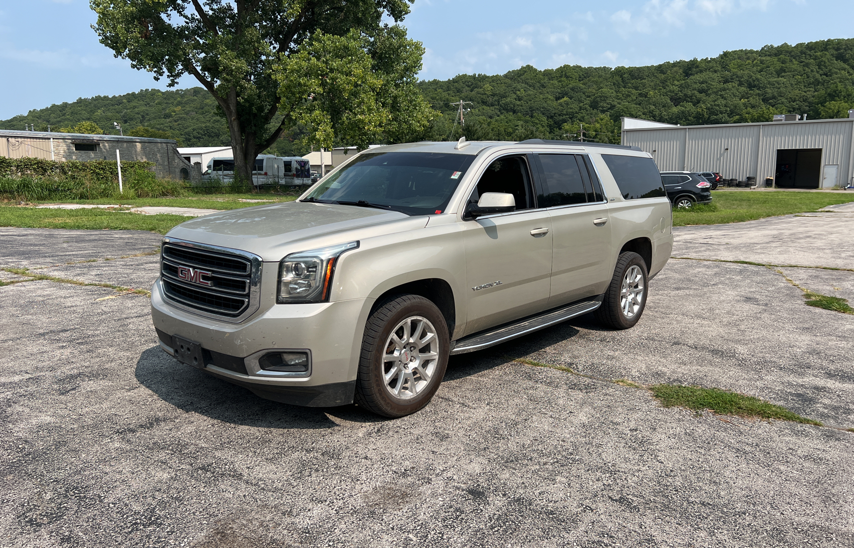 2017 GMC Yukon Xl K1500 Slt vin: 1GKS2GKCXHR142287