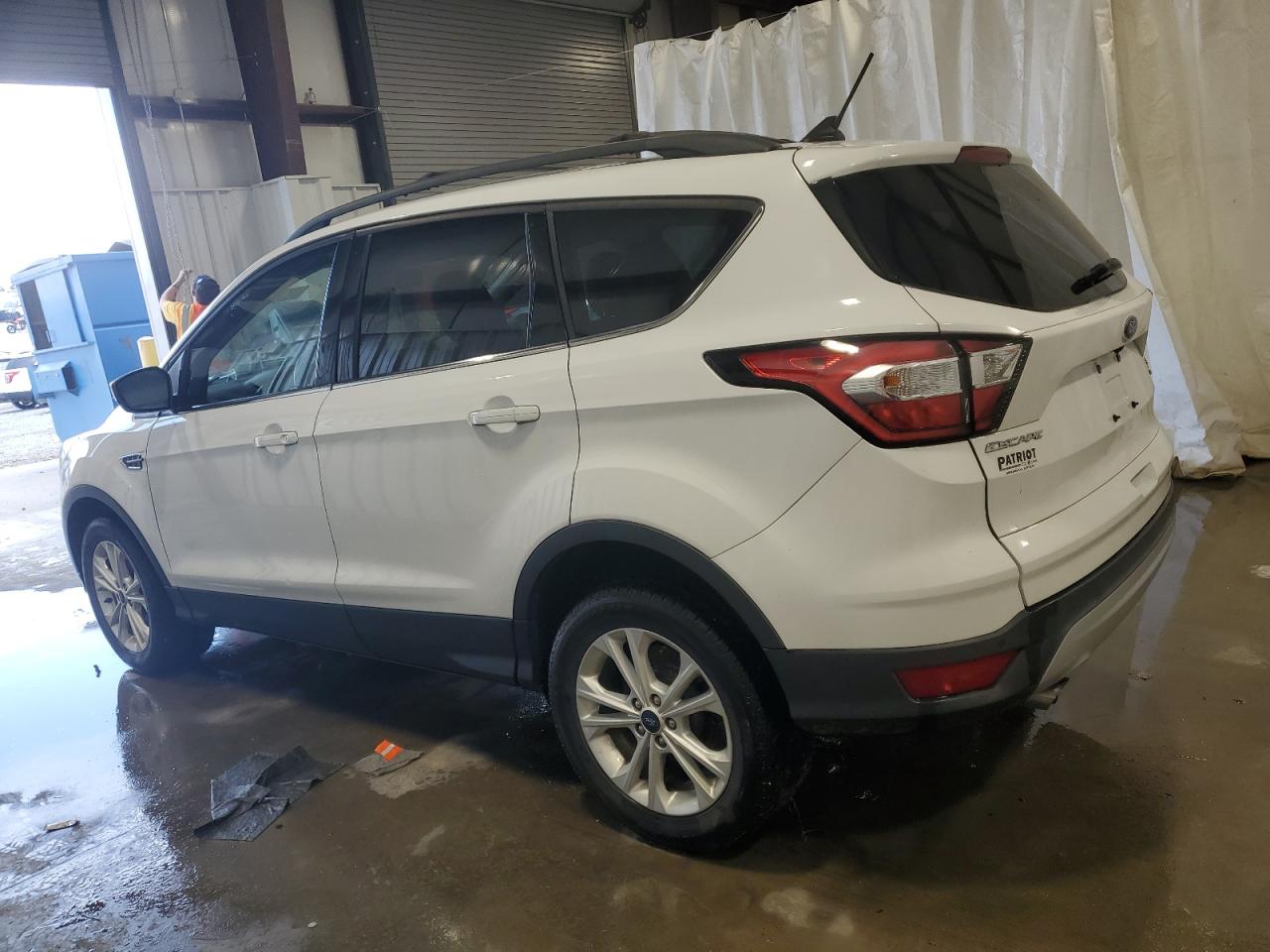 1FMCU9GD8JUB16969 2018 FORD ESCAPE - Image 2