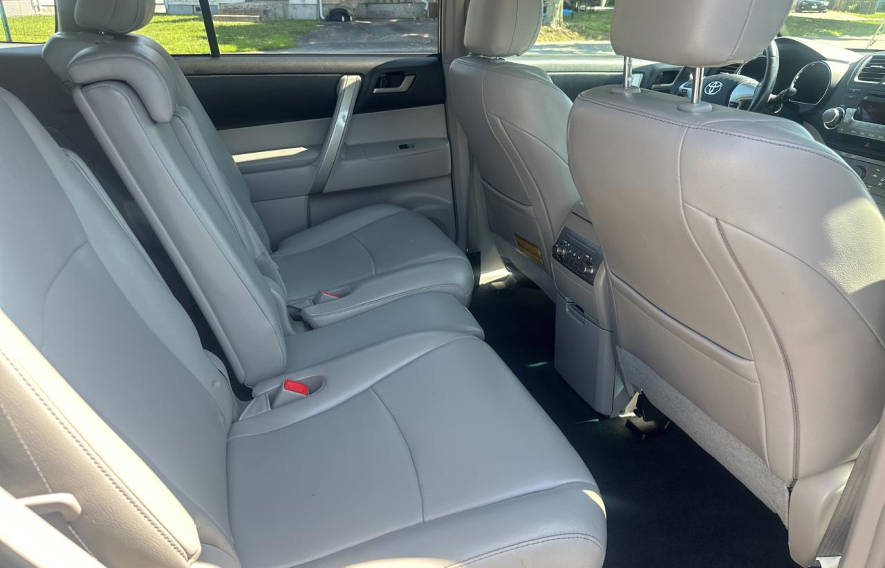2011 Toyota Highlander Base VIN: 5TDBK3EH2BS049073 Lot: 64163714