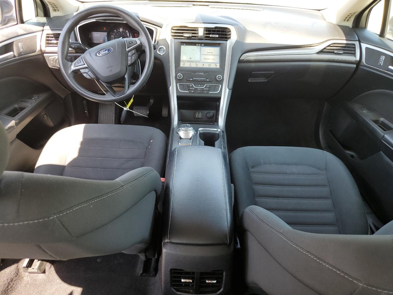 2019 Ford Fusion Se VIN: 3FA6P0LU9KR140125 Lot: 64109574