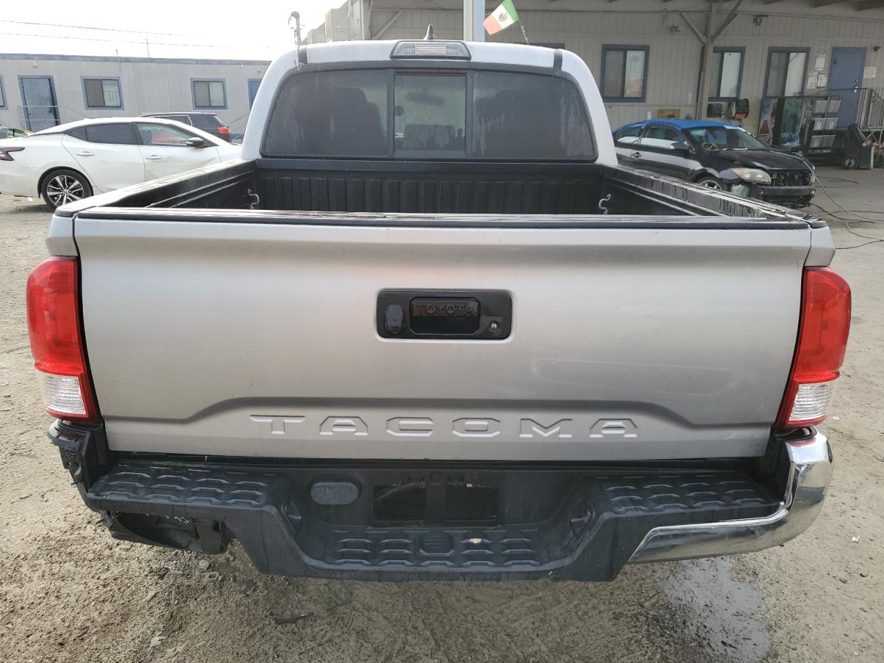 2017 Toyota Tacoma Double Cab VIN: 5TFAX5GN4HX092327 Lot: 62397014