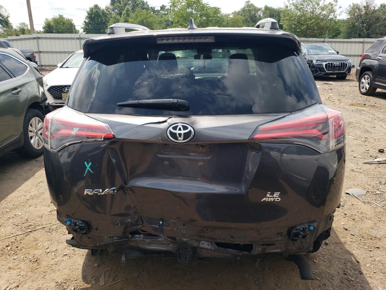 JTMBFREV3HJ112815 2017 Toyota Rav4 Le