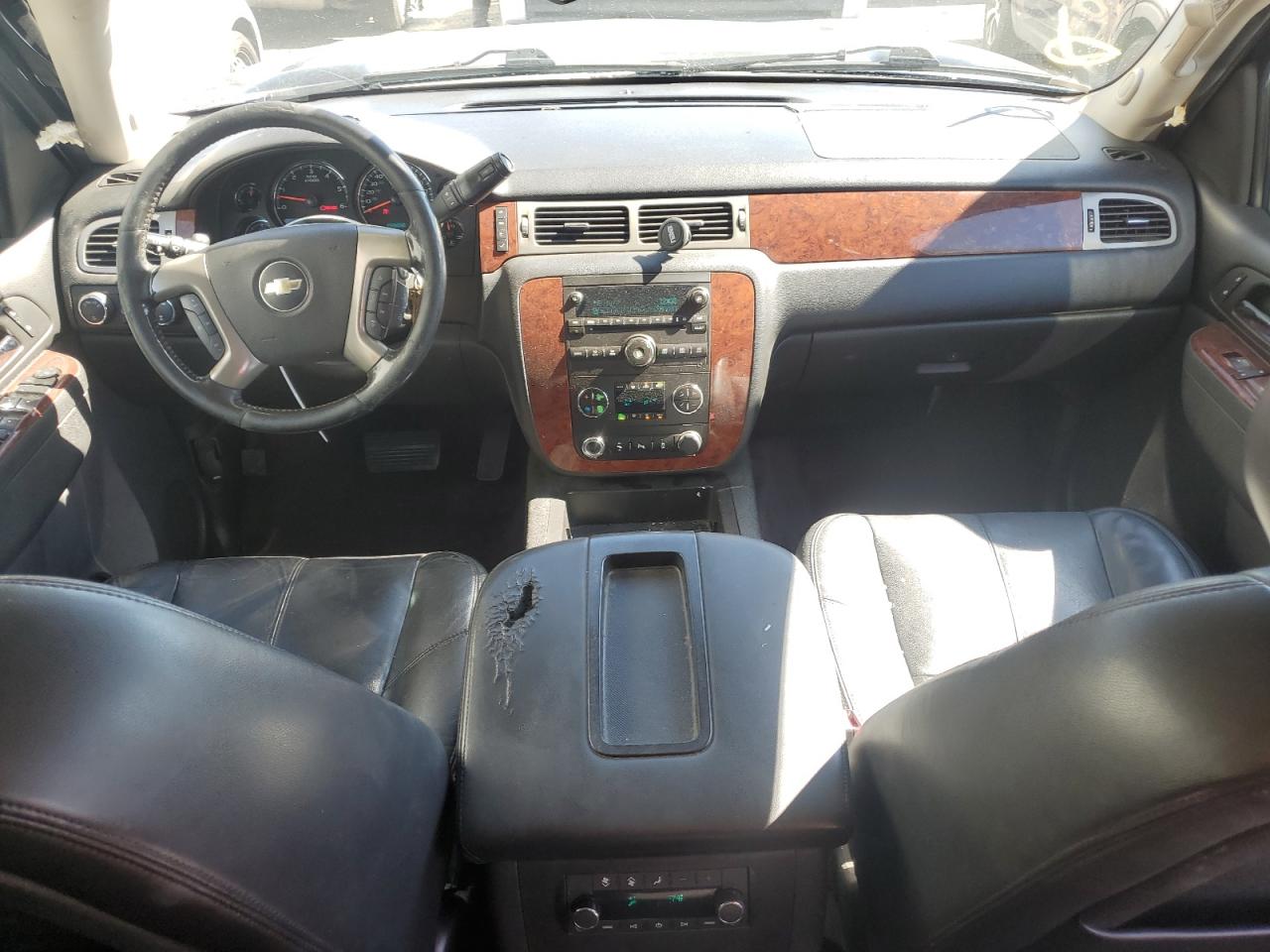 2014 Chevrolet Suburban - Image 8