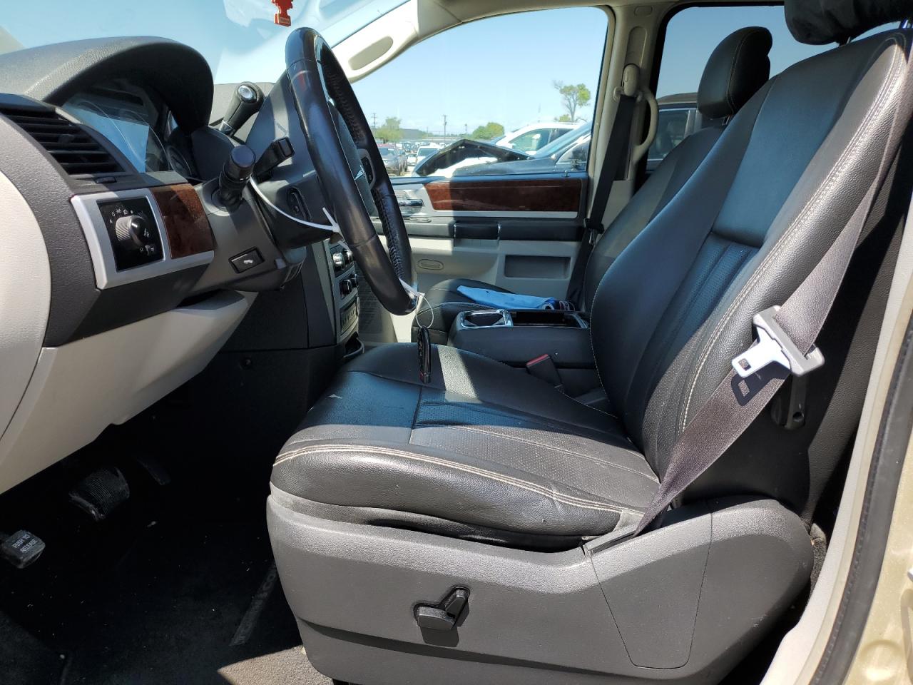 2010 Chrysler Town & Country Touring Plus VIN: 2A4RR8DX2AR376493 Lot: 63839384