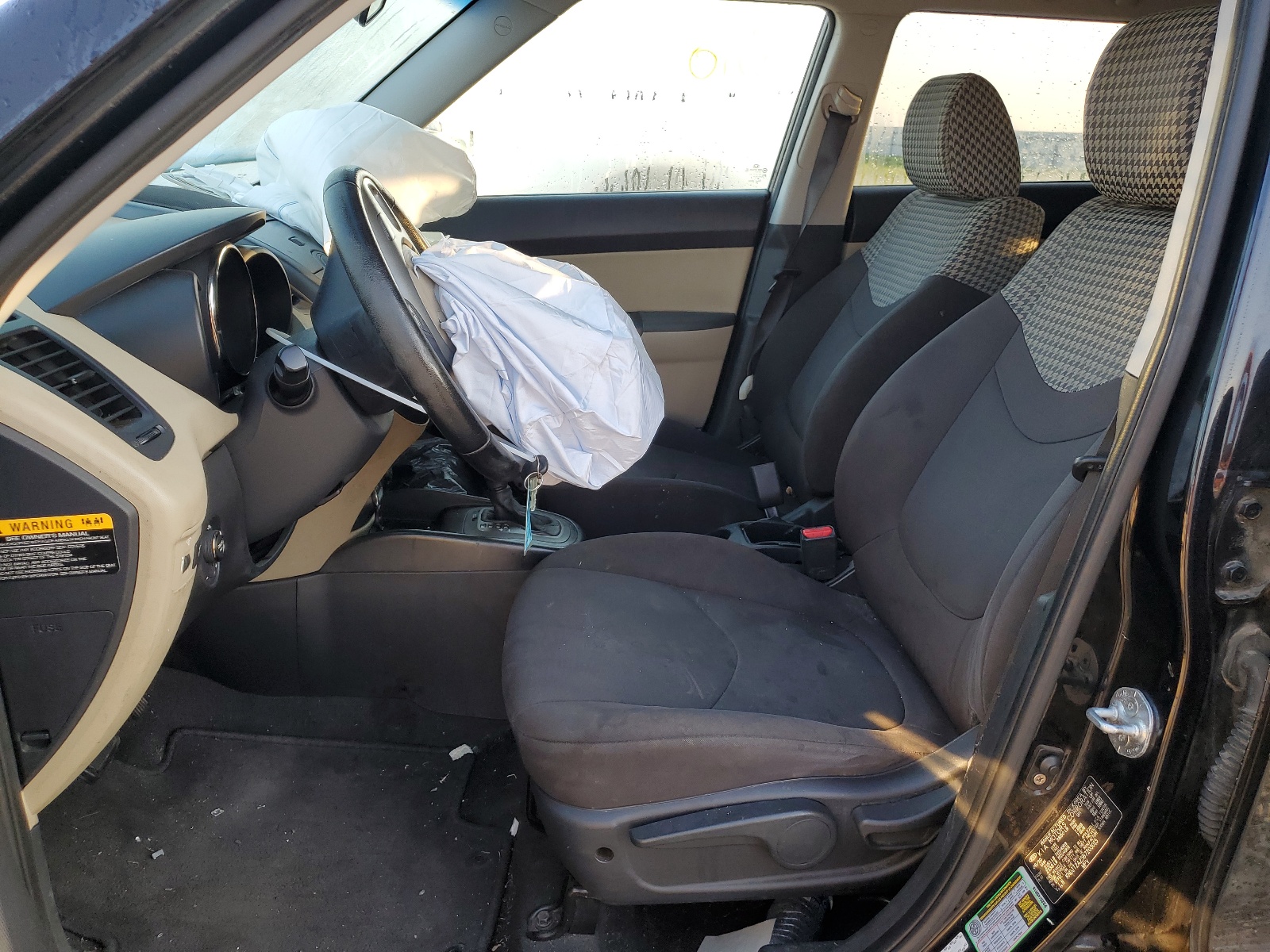 KNDJT2A25B7203015 2011 Kia Soul +