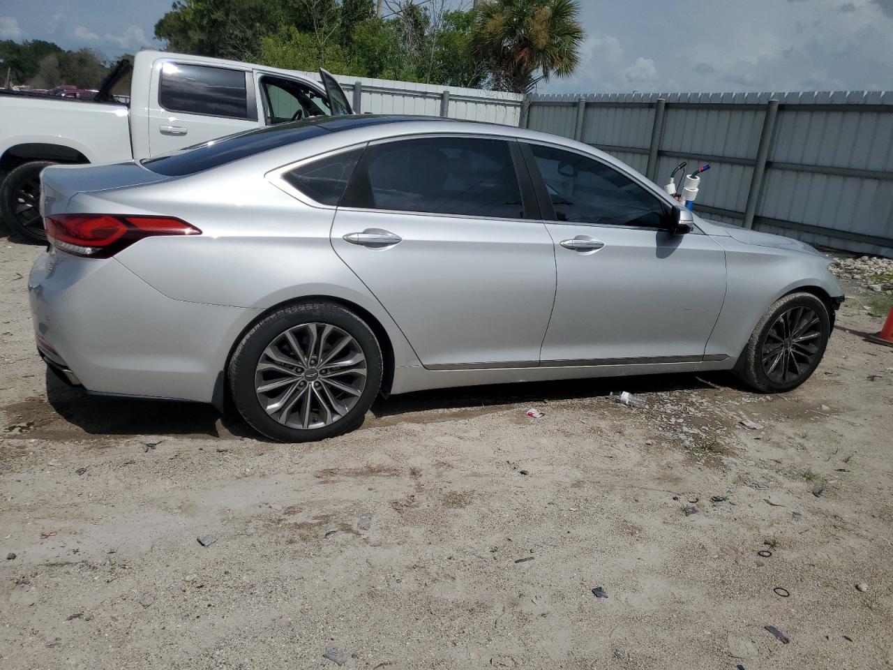 2015 Hyundai Genesis 3.8L VIN: KMHGN4JE9FU061698 Lot: 63431434