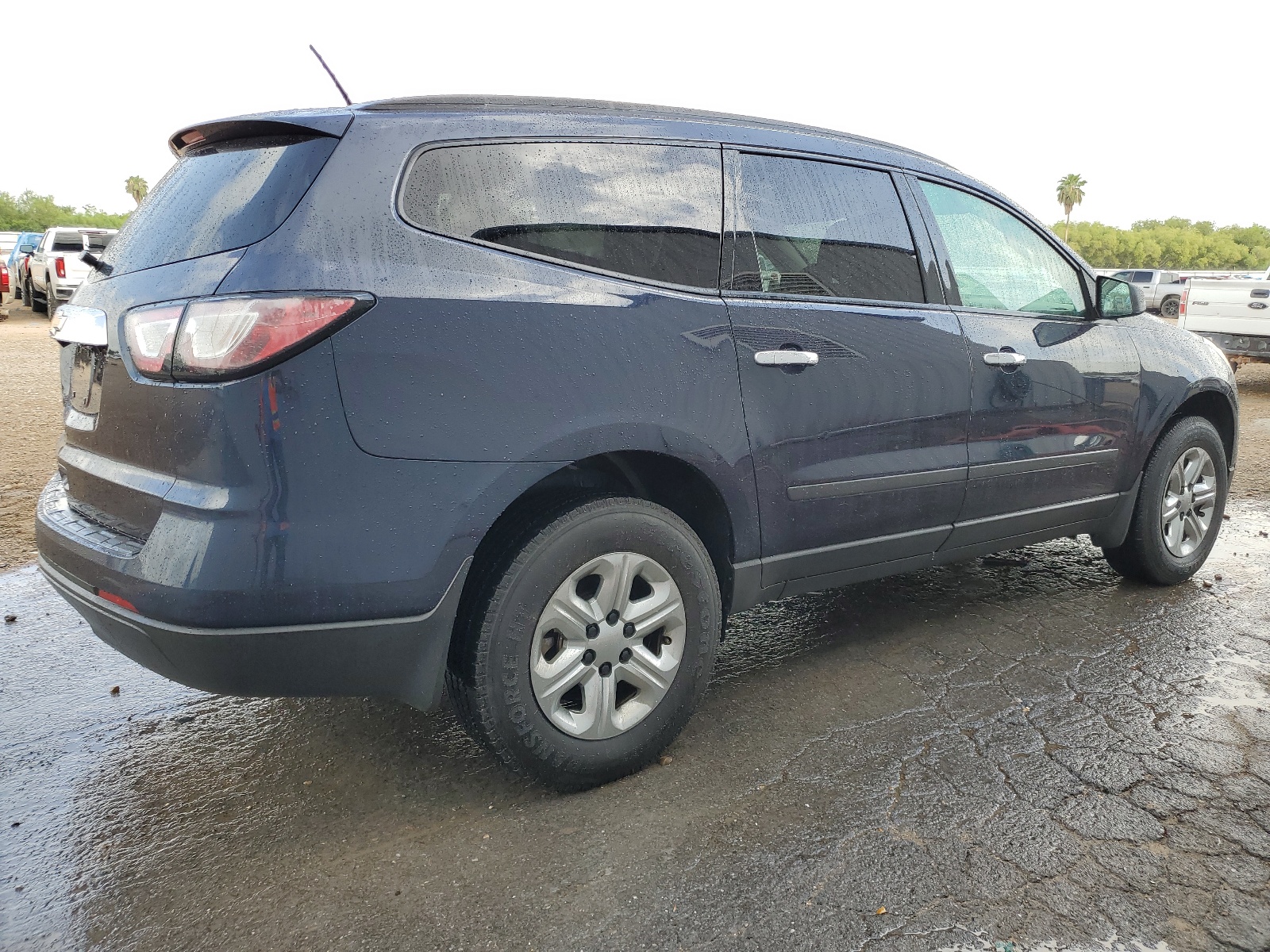 2017 Chevrolet Traverse Ls vin: 1GNKRFED0HJ299287