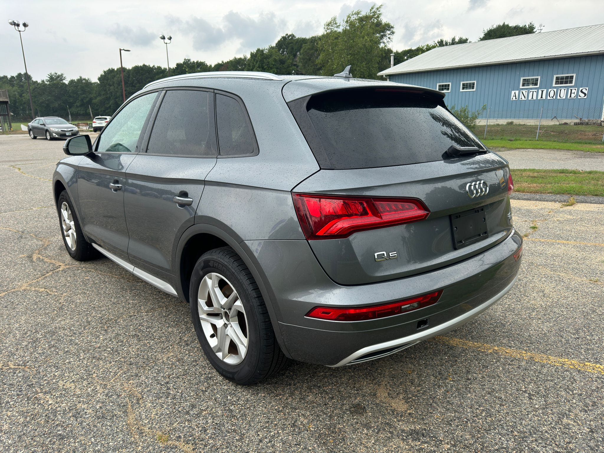 2018 Audi Q5 Premium vin: WA1ANAFY4J2075549