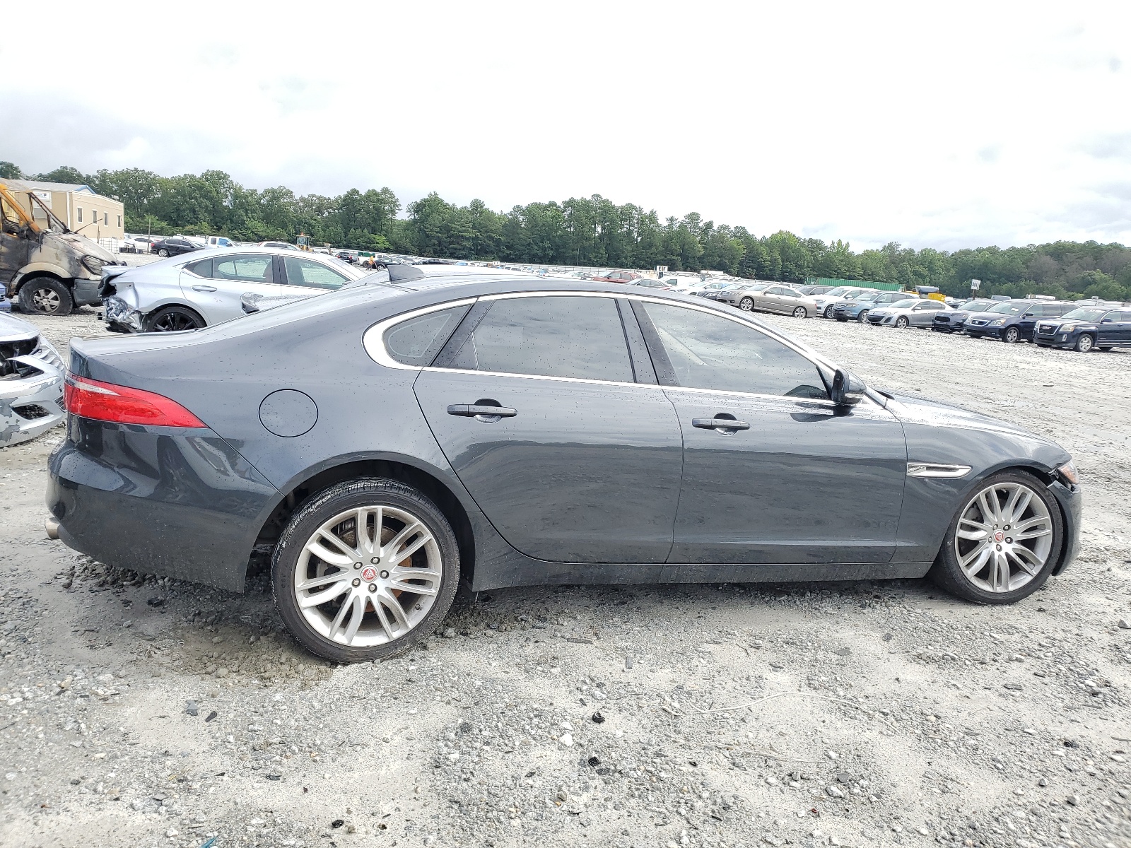 SAJBK4BV1HCY35989 2017 Jaguar Xf Prestige