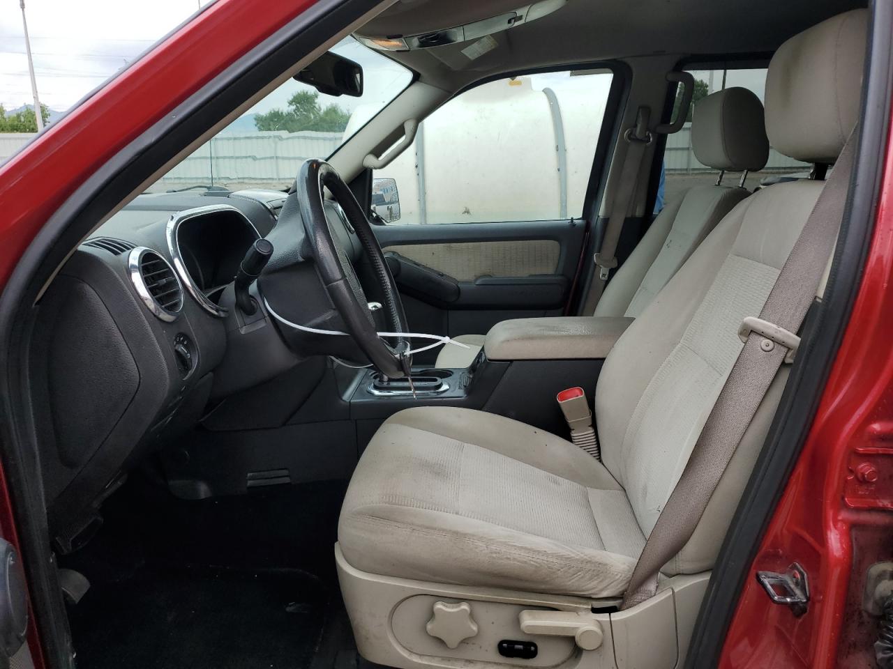 2008 Ford Explorer Xlt VIN: 1FMEU73E98UB19823 Lot: 63670344