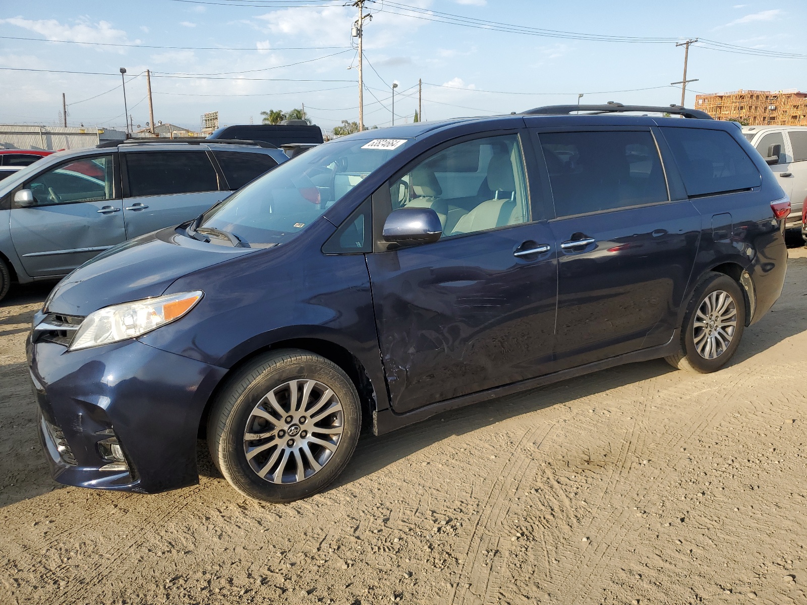 2018 Toyota Sienna Xle vin: 5TDYZ3DC9JS914924