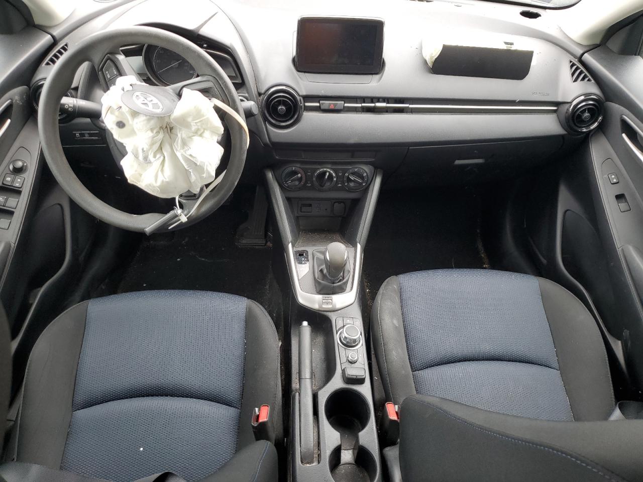 3MYDLBYV7KY528696 2019 Toyota Yaris L