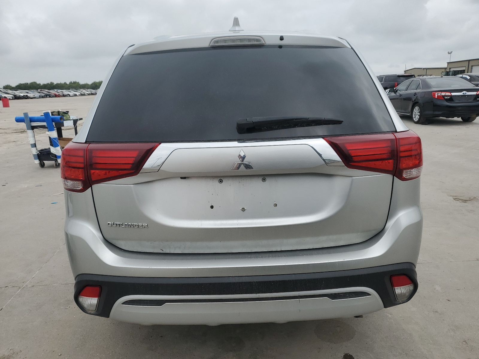 JA4AD2A39LZ047146 2020 Mitsubishi Outlander Es