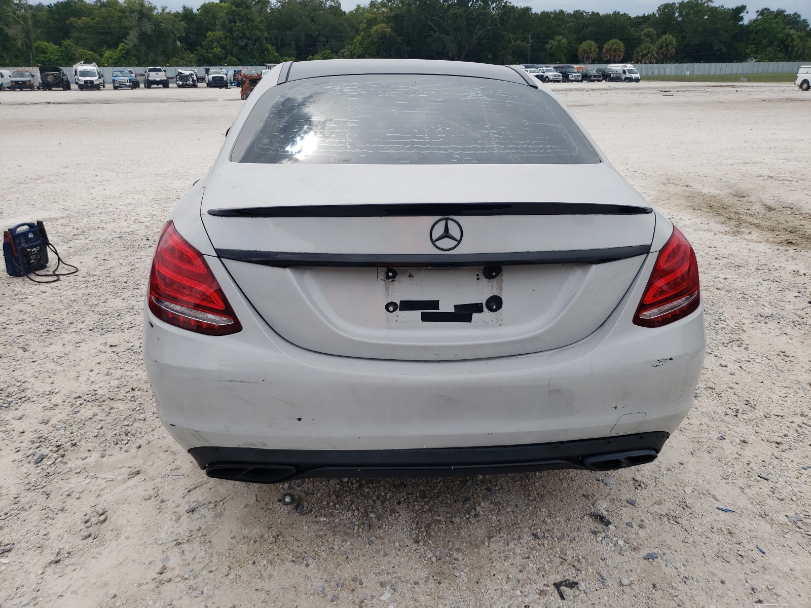 2015 Mercedes-Benz C 300 4Matic vin: 55SWF4KB1FU083381