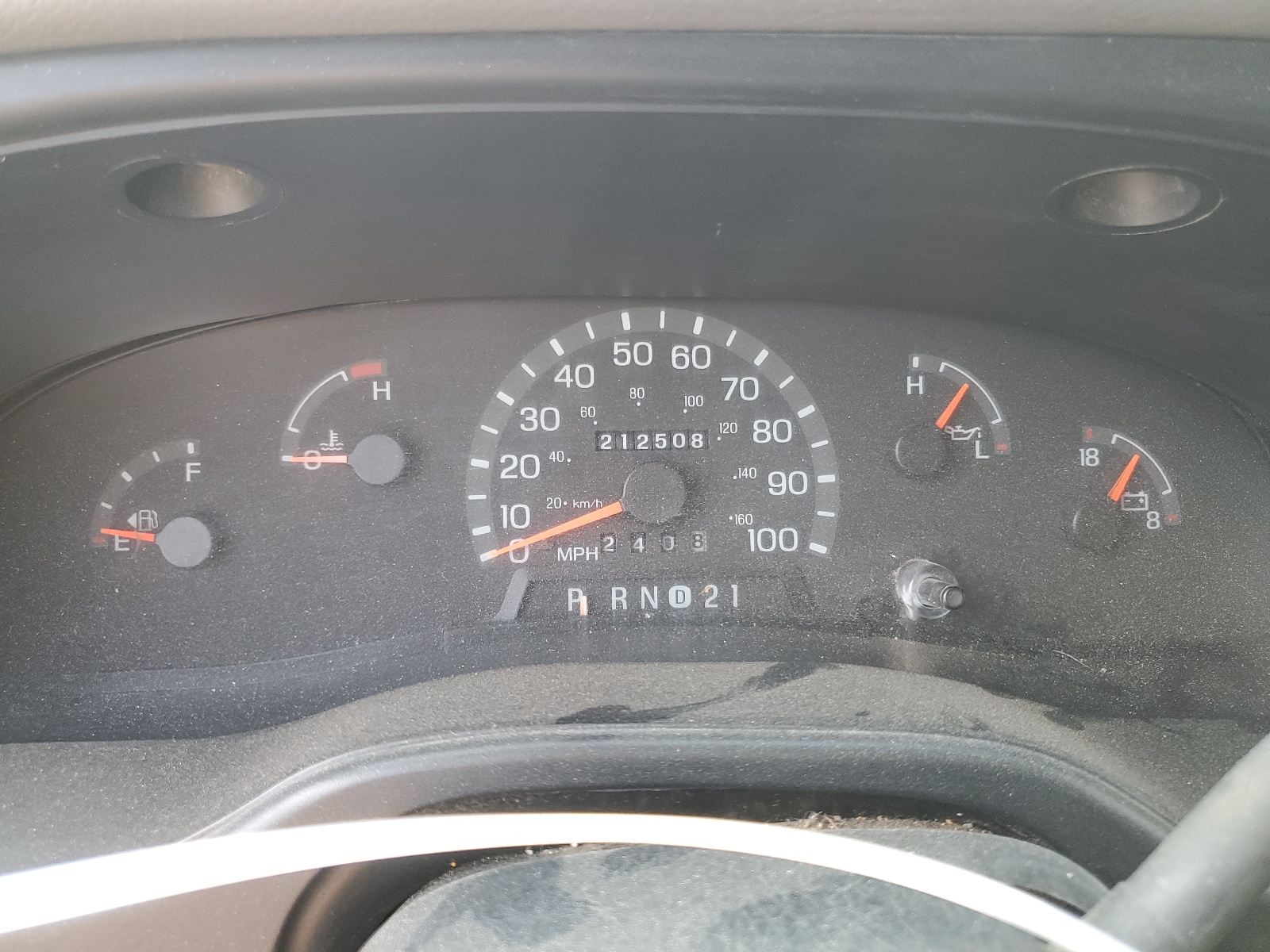 1FTRE14W9YHB00057 2000 Ford Econoline E150 Van