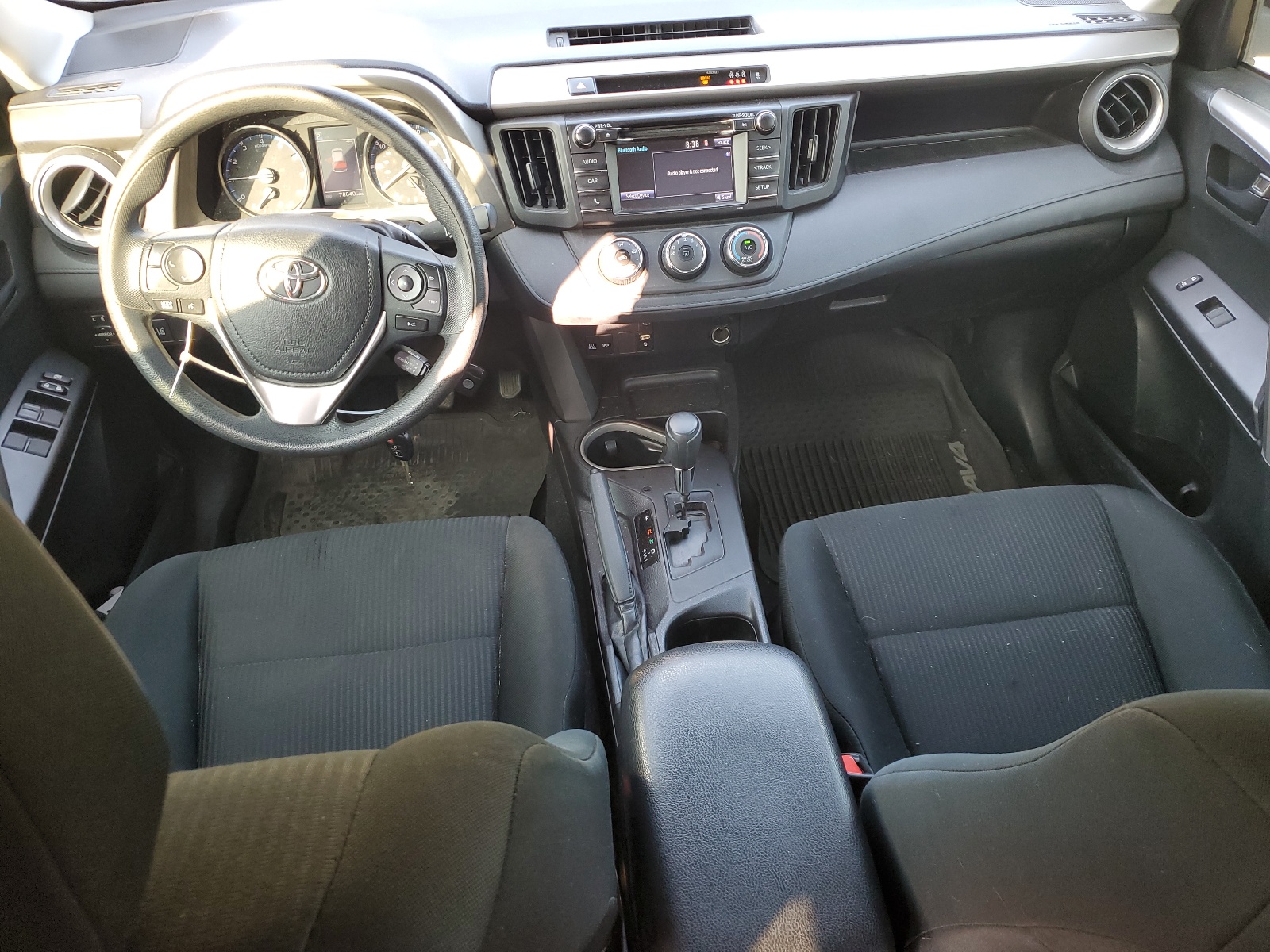 2T3BFREV6JW856156 2018 Toyota Rav4 Le