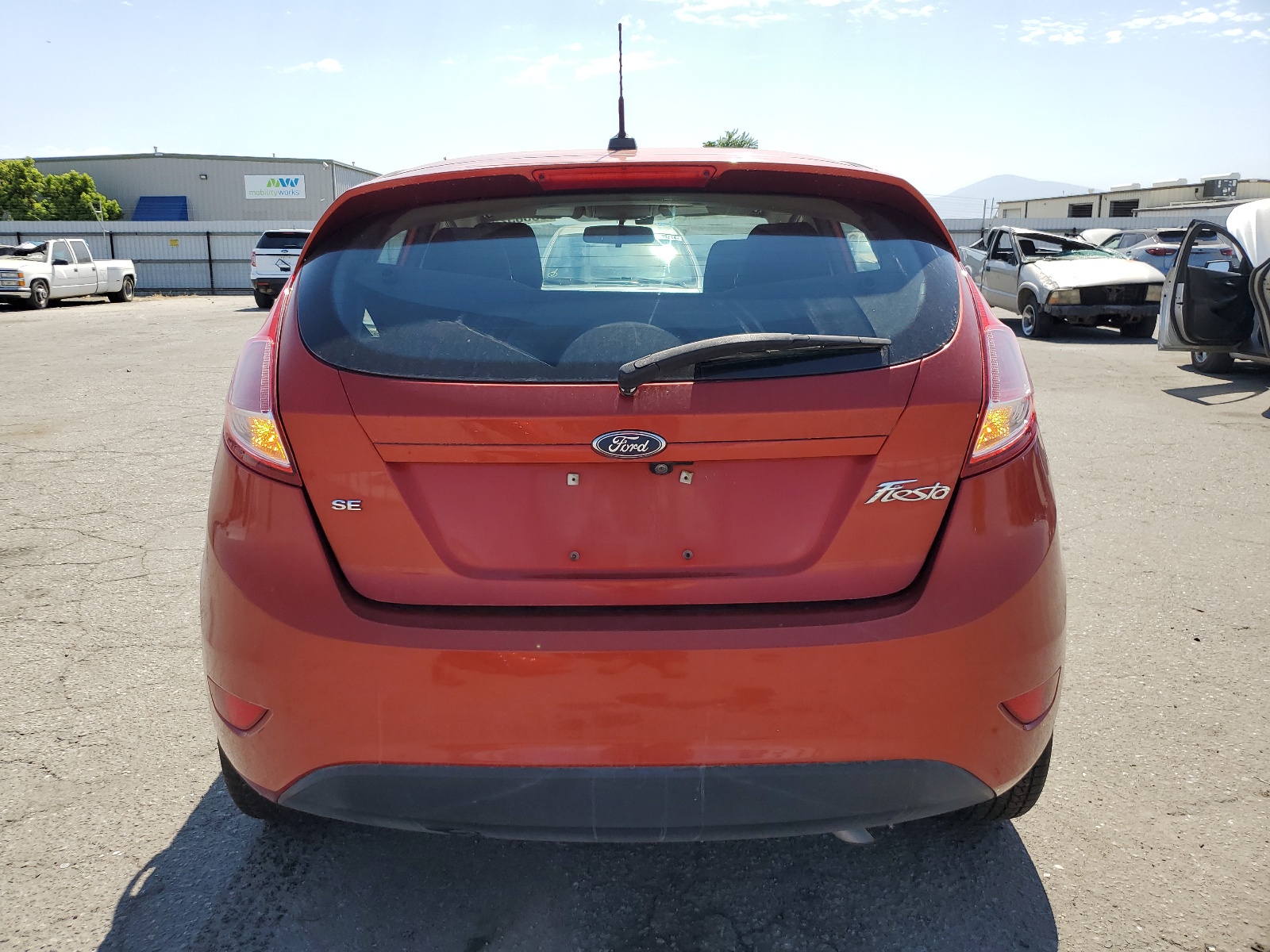 3FADP4EJ7JM104771 2018 Ford Fiesta Se