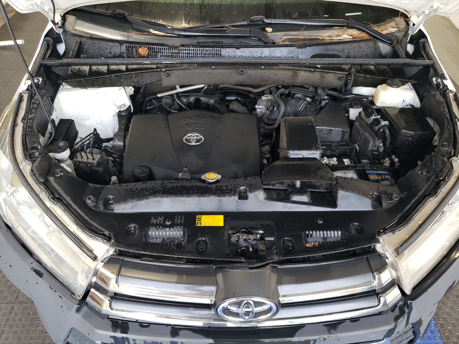 5TDZZRFH1HS196635 2017 Toyota Highlander Le