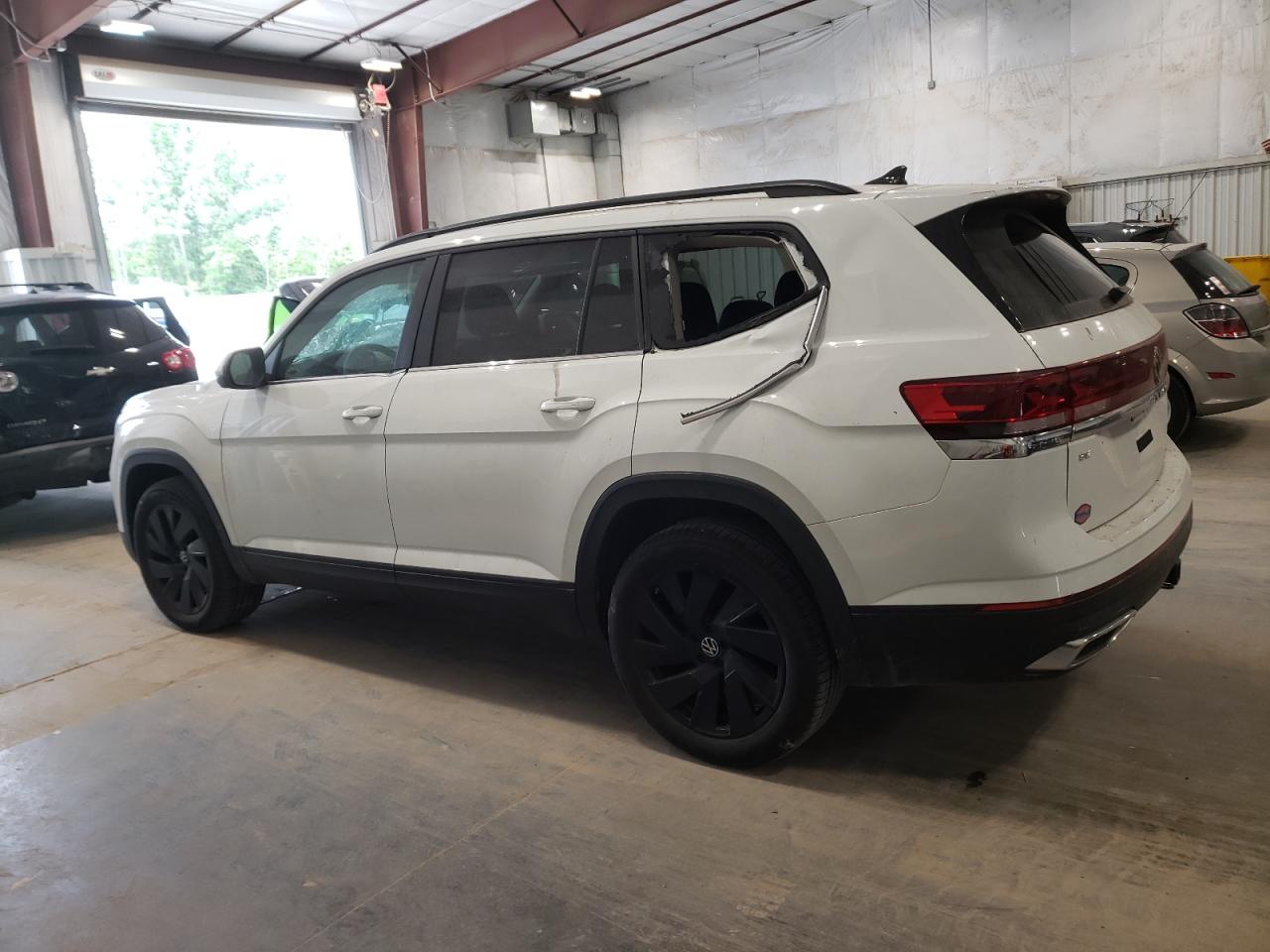 1V2HR2CA4RC545198 Volkswagen Atlas SE 2