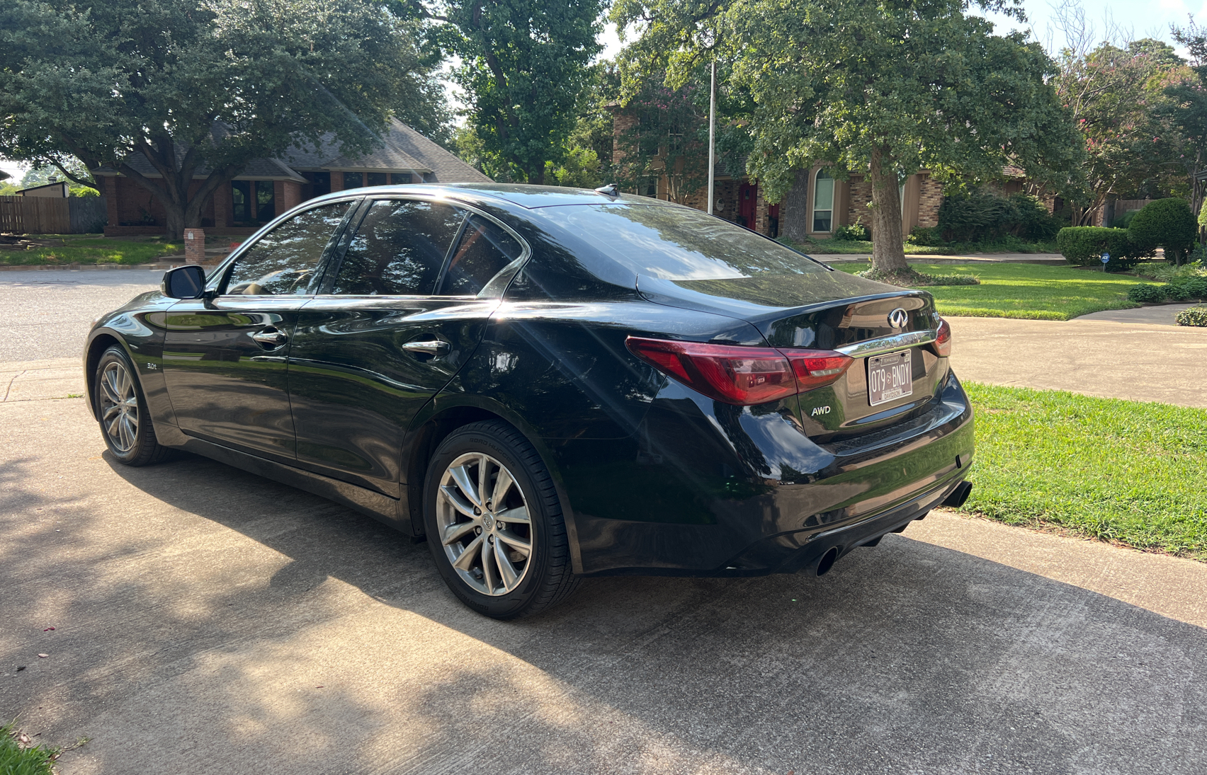 2018 Infiniti Q50 Luxe vin: JN1EV7AR1JM611522