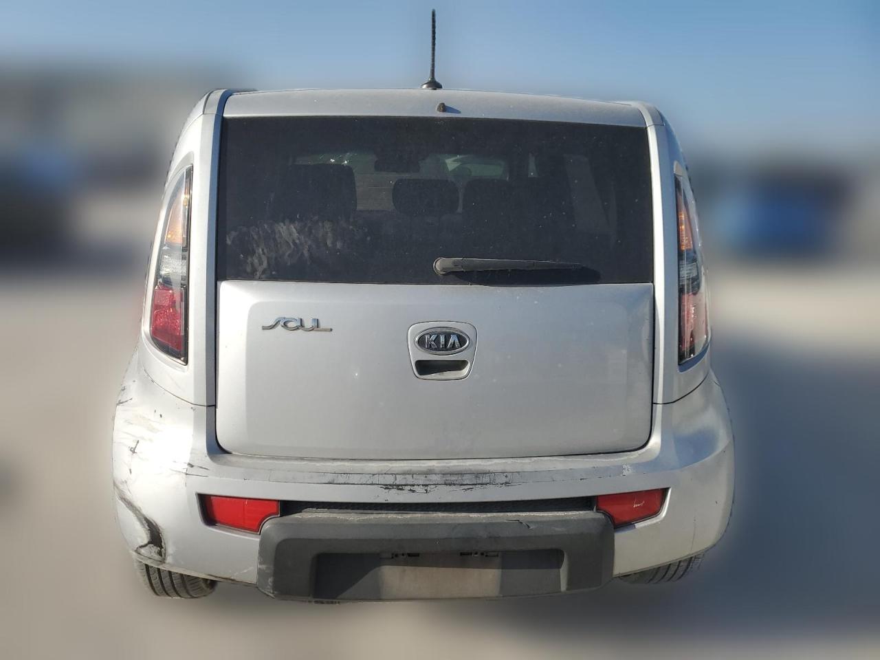 2011 Kia Soul + VIN: KNDJT2A20B7715913 Lot: 61515964