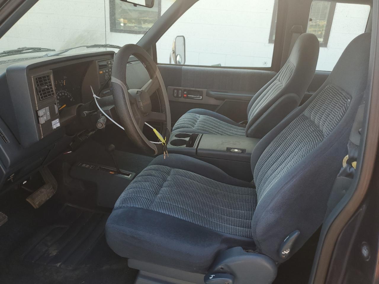 1994 Chevrolet Gmt-400 K3500 VIN: 1GCHK39F8RE170841 Lot: 63144414