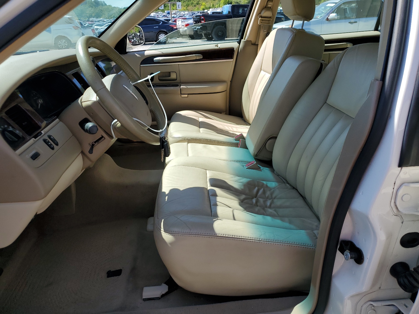 1LNHM81V27Y613583 2007 Lincoln Town Car Signature