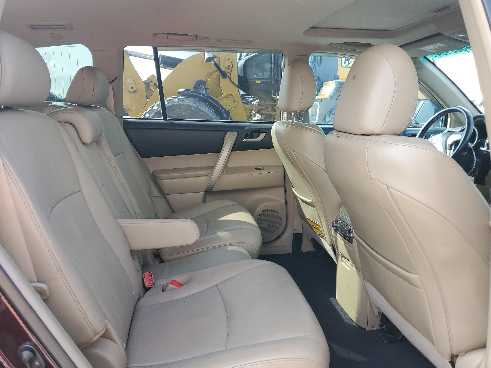 5TDZK3EH7BS031876 2011 Toyota Highlander Base